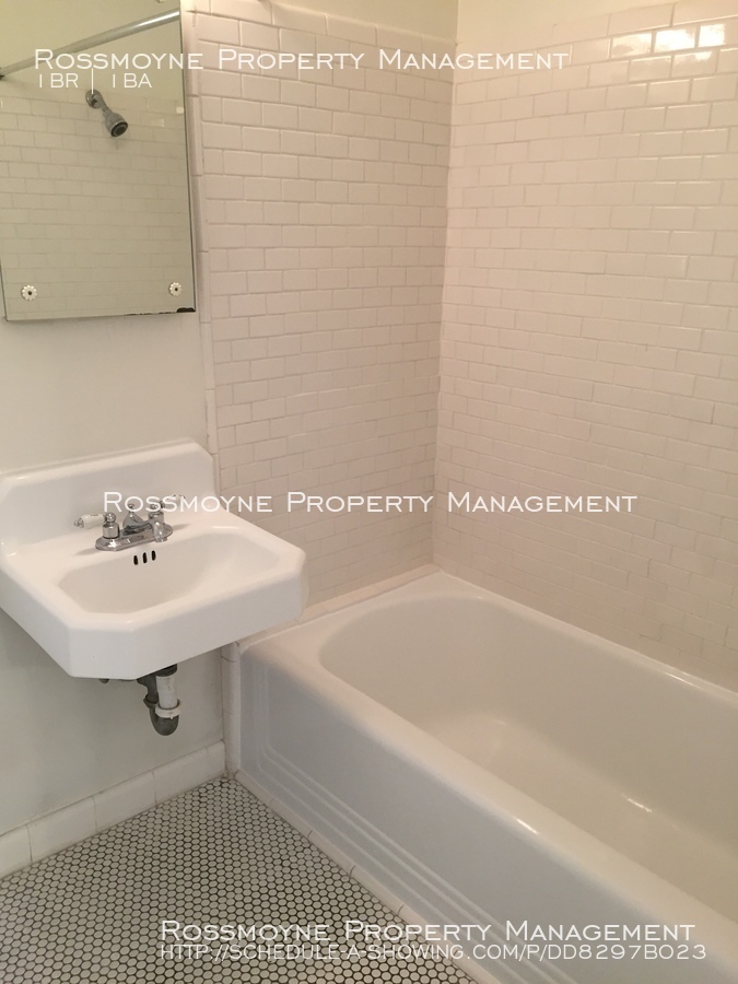 Stunning 1 Bedroom 1 Bath Unit in Desirable Heart of Los Feliz 3421